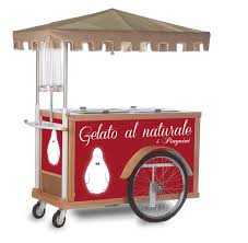 Le charme à l'ancienne, un petit chariot à glaces pour votre réception à Fréjus