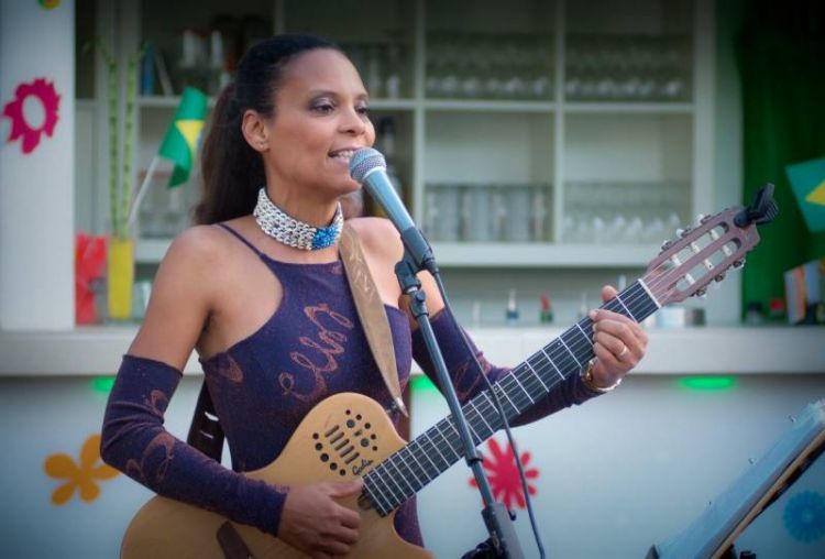 Chanteuse brésilienne pour animation soirée sur Le Castellet 
