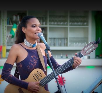 Chanteuse brésilienne pour animation soirée dans PACA 83
