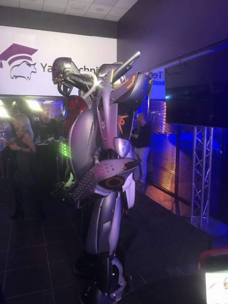 Animation robot led  à Toulon 83