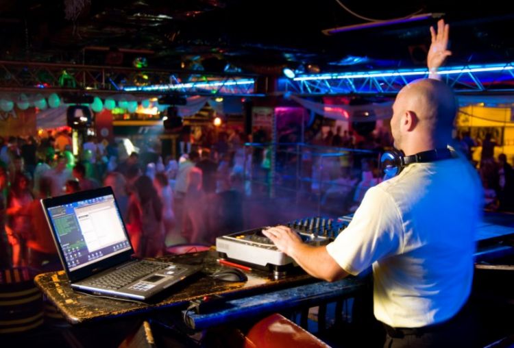 Soirée DJ dance floor à Toulon 83